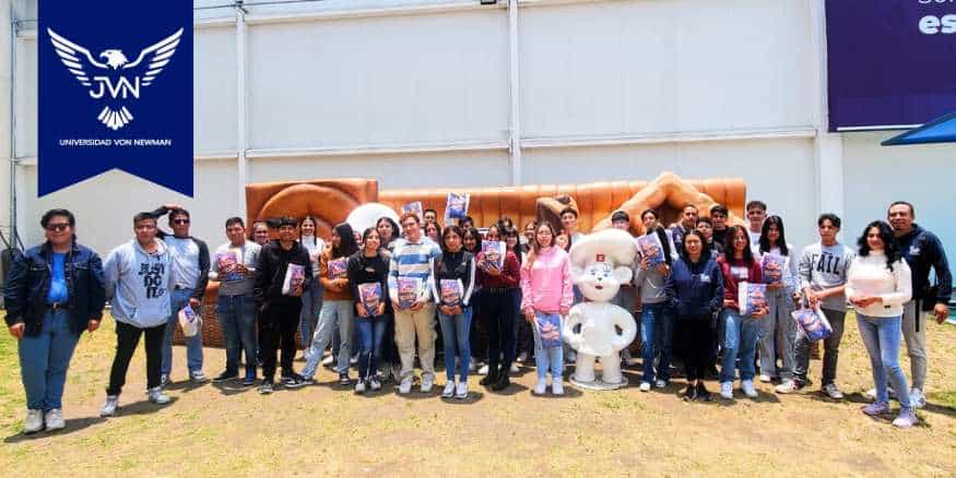 Estudiantes de bachillerato en visita empresarial a bimbo